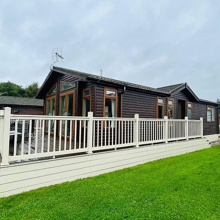 Crystal Lodge With Hot Tub Malton Exterior photo