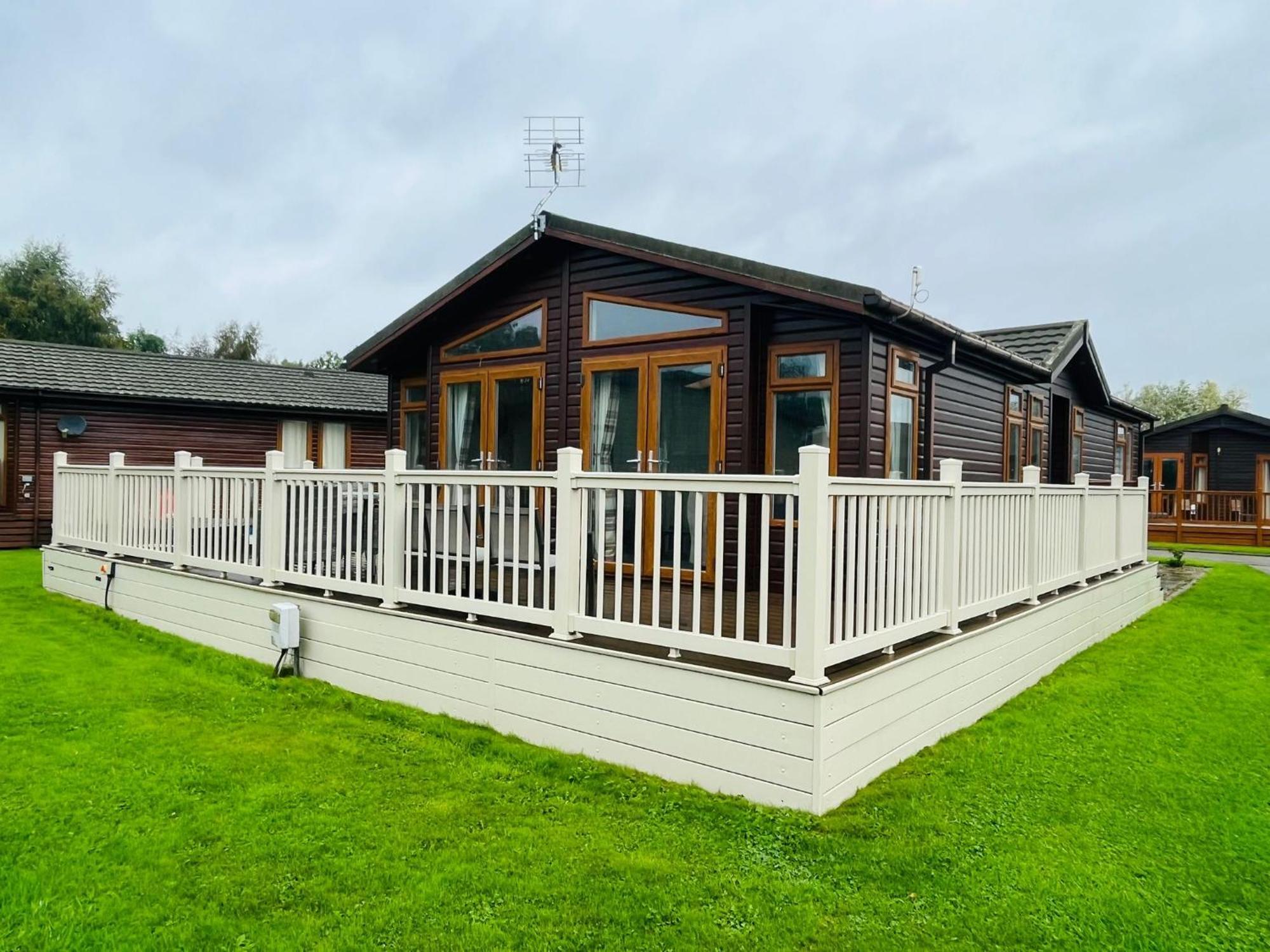 Crystal Lodge With Hot Tub Malton Exterior photo